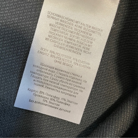 Columbia | Women's Omni-Shield Bike Shorts | Charcoal Gray - Picture 3 of 7